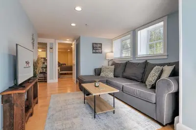 Image de 2 Br Condo & 3 min Walk to Downtown Swh [Low Tide]