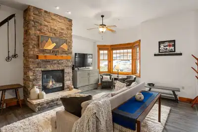 Image de Sundance Creek 103 - Walk to Shops, Dining & Groceries, Hot Tub, Garage, W/D