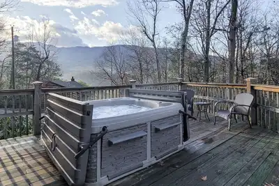 Image de Mountain view cabin w/hot tub, fireplace, free attraction tickets, & pool access