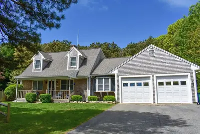 Image de Pristine condition! Three bedroom sleeping 8 with contemporary beach decor!