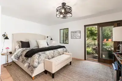 Image de Private Room w/ Private Gated Jacuzzi & Garden in Downtown Los Olivos Escape