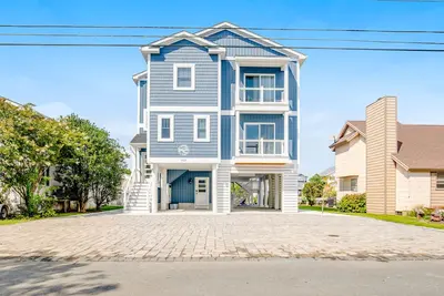 Image de Town of South Bethany canal-front home with dock & decks - two blocks to beach