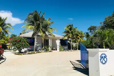 Image de Caribbean Chic Villa with private pool; 4 min to Beach!