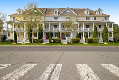 Image de Bayside Resort townhome with WiFi, balconies, fireplace, onsite pools, & hot tub