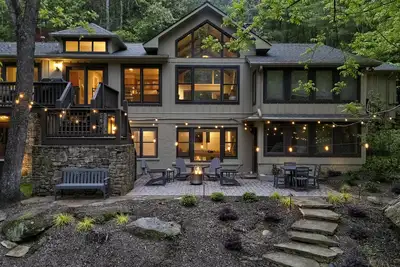 Image de 21-acre multi-home escape with hot tub, hiking trails & waterfalls