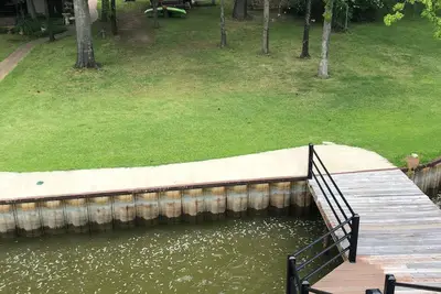 Image de cabin on lakefront on cedar creek, tx