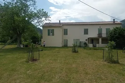 Image de Mas provençal avec vue panoramique
