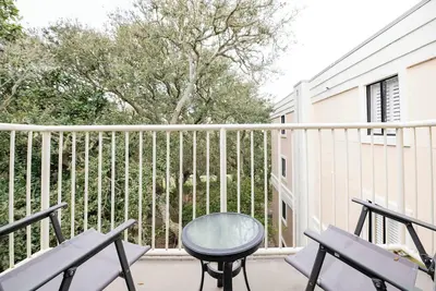 Image de 2029 Beachwood Villa-Top Floor | 2 Bed, 2 Bath