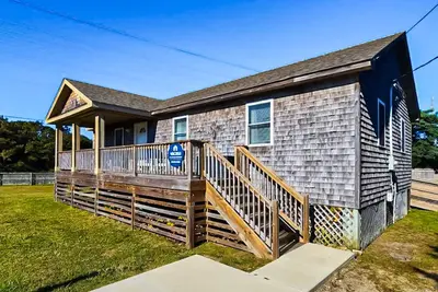 Image de Fully-renovated, dog-friendly home near the beach with fast WiFi, washer/dryer