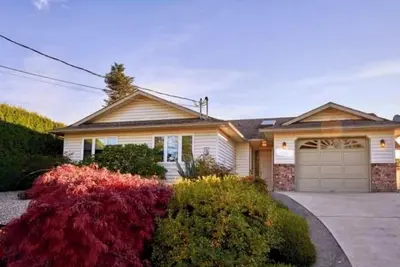 Image de Quiet, private, bungalow w fenced yard.