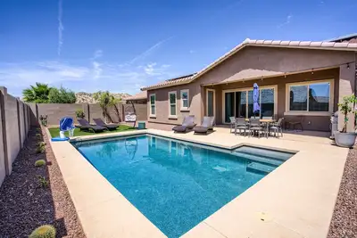 Image de New! ! Gorgeous 4 Bed Desert Oasis with Pool!