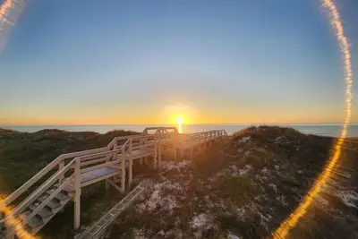 Image de New Beachfront-2 masters-hot tub-game room-gated Ovation w/Amenities, dogs Ok!