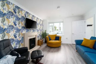Image de The Barn – Sleeps 4 – On-Site Parking – Partial Sea Views
