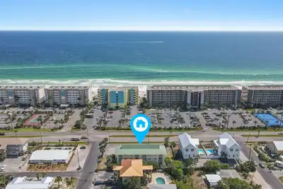 Image de Walk to the Beach! 2 Bedrooms, full kitchen, across the from the Gulf- Sleeps 4