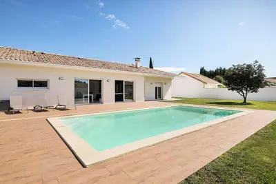 Image de Chaleureuse maison de vacances 'Villa Lumière Ychoux' avec piscine