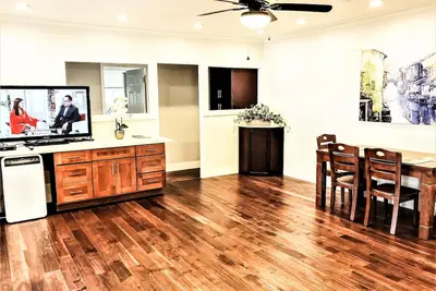 Image de Great Price! 1000sf Gated New House Steps from Waimanalo Beach