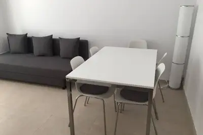Central And Renovated Apartment, 100m From The Beach