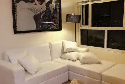 Image de Spacious 2-Bedroom Condo in Qc (Near Restaurants & Shopping Mall! )