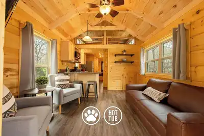 Image de Meg's garden-side cabin with private hot tub, firepit