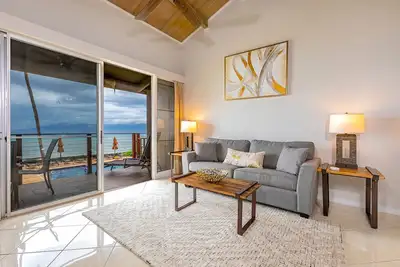 Hale Kai 216, amazing direct ocean views!