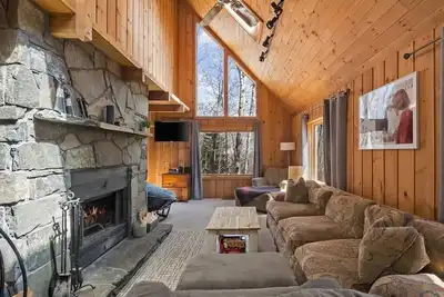 Image de Woodsy Retreat - Close to Mt. Snow w Fireplace!