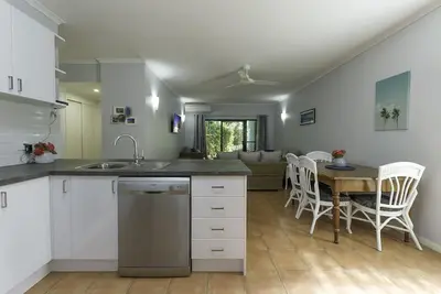 Image de 2 Bedroom Ground Floor Apartment 500m To The Beach And Close To Main Street
