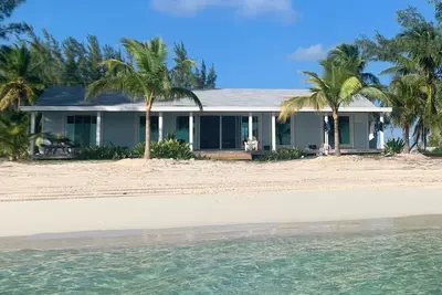 Image de Beautiful Oceanfront Home in Casuarina Point