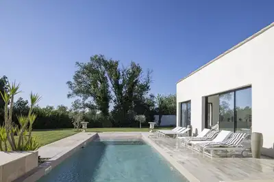 Image de Villa Marie en Provence - Grande maison de vacances avec grand poolhouse