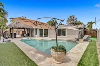 Image de Resort Style House with Game Room near the Beach