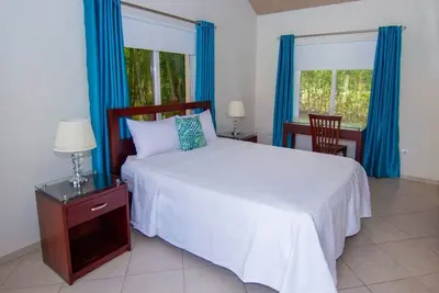 Private 5 bedroom villa, private pool and chef