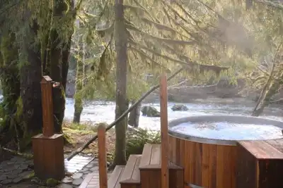 Image de Sol Duc Riverside Retreat: Entire Riverfront Home