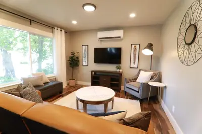 Image de Aspenwood Manor- Beautiful new 2bed\/1bath house
