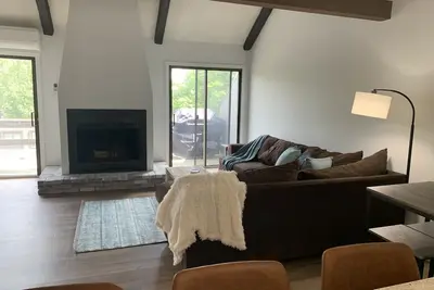 Image de Recently Renovated Next to Camelbeach on Camelback Mountain!