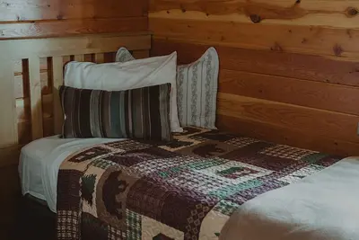 Image de Dockside Cabin at Tamaracks Resort is family-friendly and right on the lake!