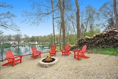 Image de Pine Lake Overlook- Lakeside house, hot tub w\/ a view! Pontoon rental options!