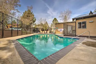 Image de Mammoth Lakes Townhome < 2 Mi to Ski Area!