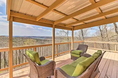 Image de Eureka Springs Gem: 2 Decks, Mtn + Lake Views