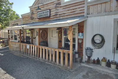 Image de Captivating Barn-Blacksmith Shop nearby Giant Sequoias