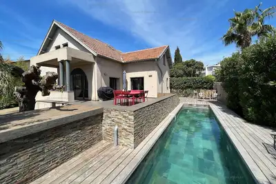 Image de Belle villa avec piscine à pieds du centre et plage pour 10