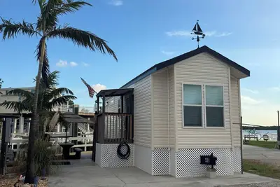 Image de Waterfront 2 bedroom 1 bath with boat slip