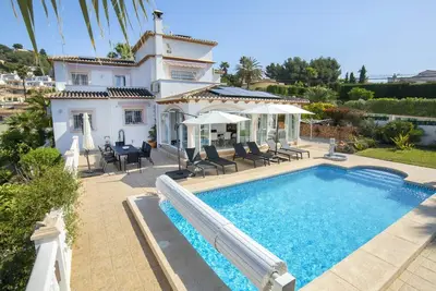 Image de Maison de vacances privée avec Wifi, piscine privée, climatisation, Tv, terrasse, parking