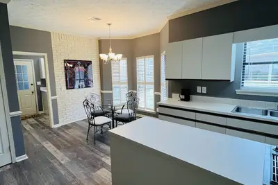 Image de Fresh, modern 3-bedroom residential home