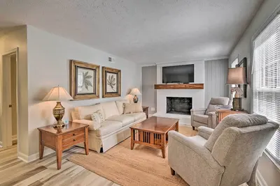 Image de Downtown Southern Pines Townhome with Deck!