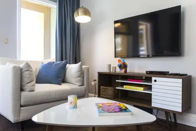 Image de New: Freshly remodelled condo at Lake Las Vegas.