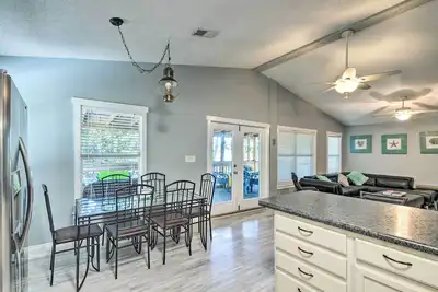 Image de Pensacola Home - 2 Blocks From Boat Launch!