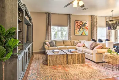 Image de Patio + Gazebo: Stylish Show Low Hideaway!