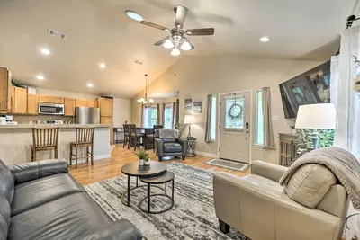Image de Cozy Canyon Lake Abode < 1 Mi to Boat Ramp!
