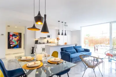Image de BanĂşs, Dama de Noche, 2bd-2bth. Fantastic Complex!