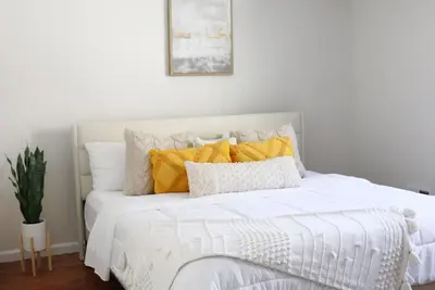 Image de Beautiful Brand New Spacious, Plush Apt. 8Mins From Ewr