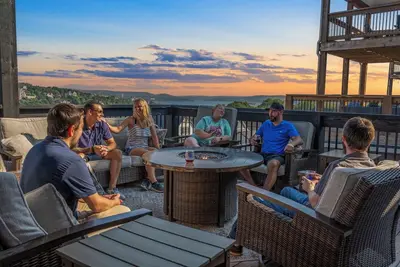 Image de Labor Day Open-Incredible Lake View-Private Indoor Pool-Golf Cart-Free Attraction Tickets!